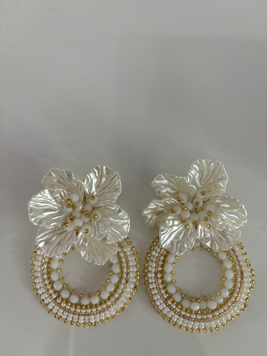 White Flowers Earrings