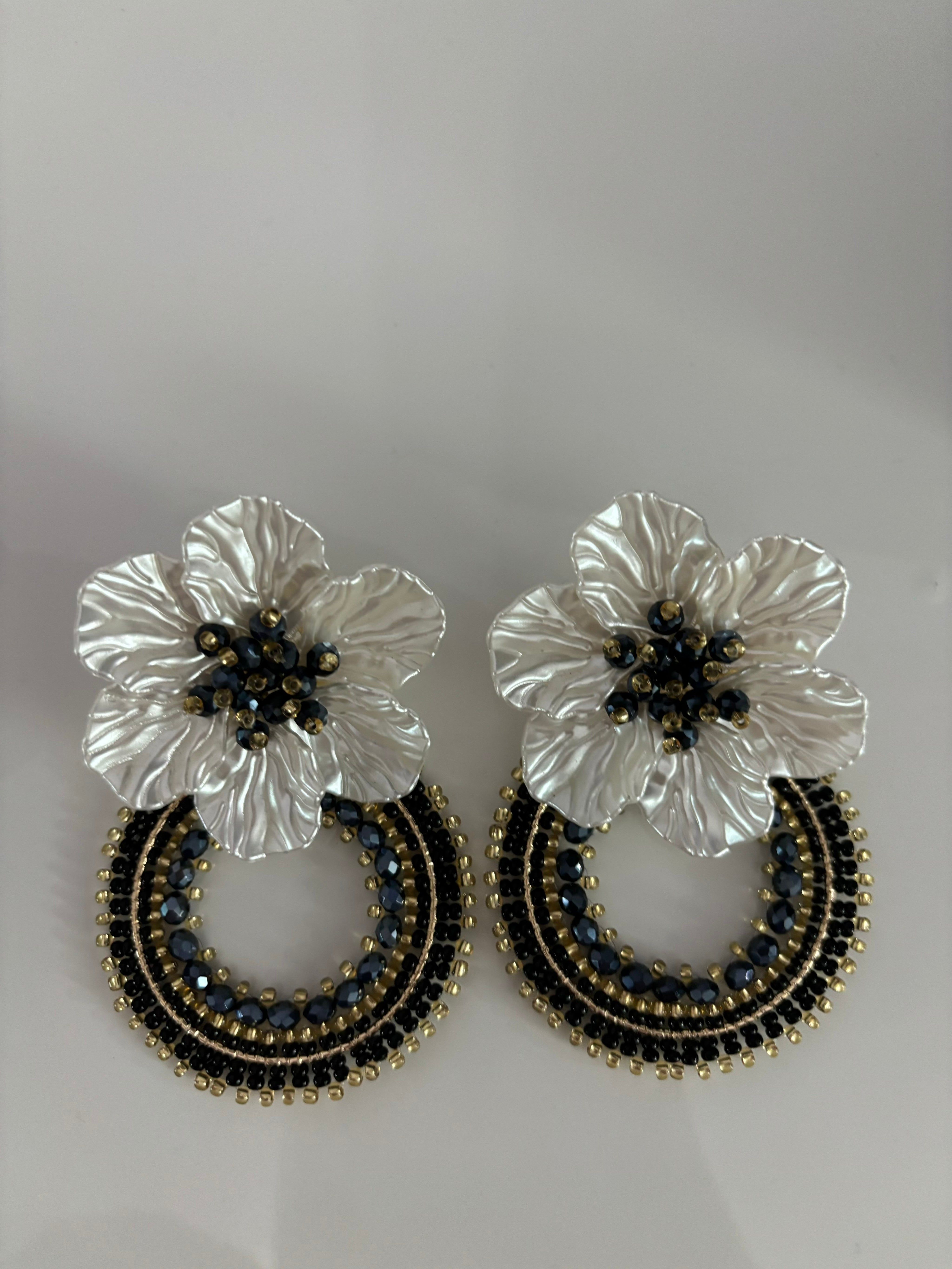 White Flowers Earrings