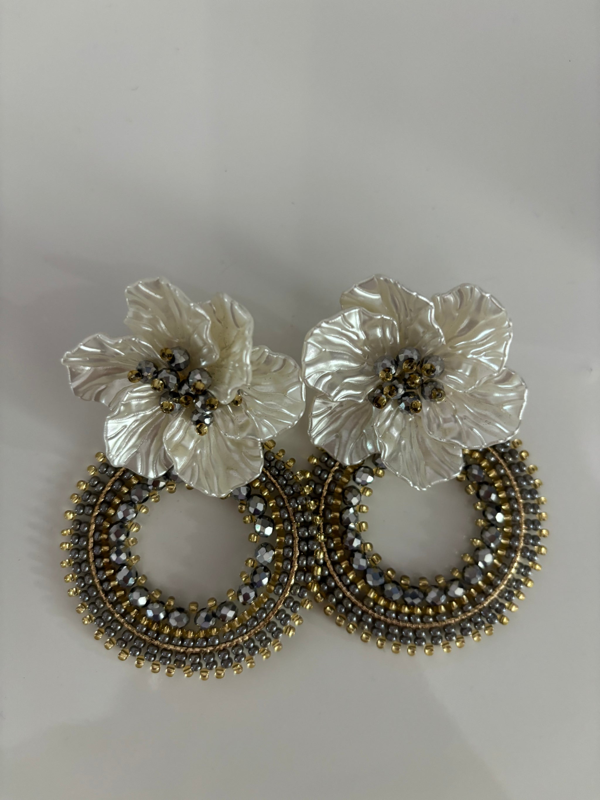 White Flowers Earrings